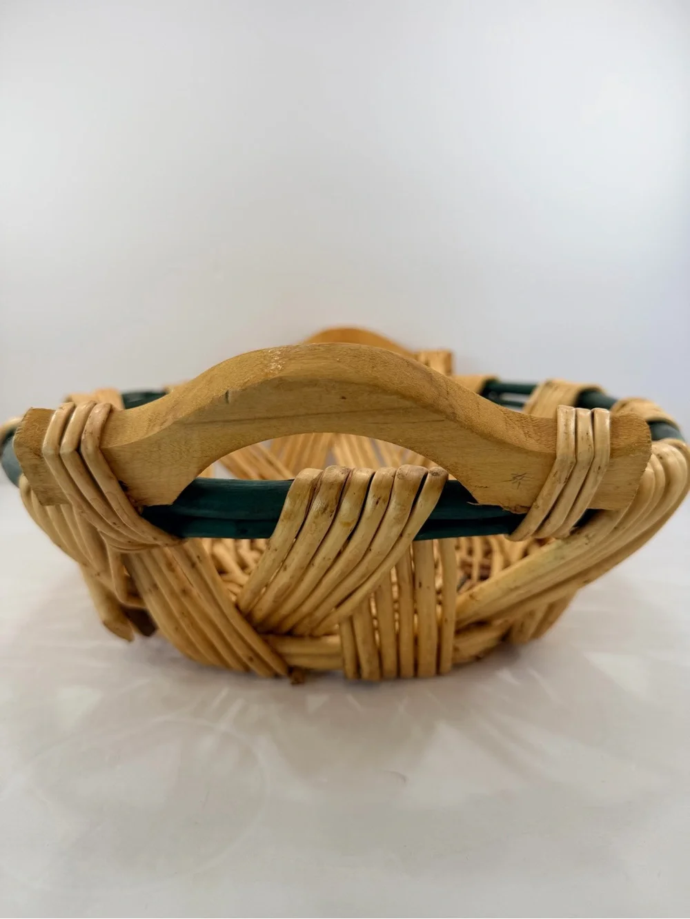 VTG Sunburst Wicker Centerpiece - Large 17